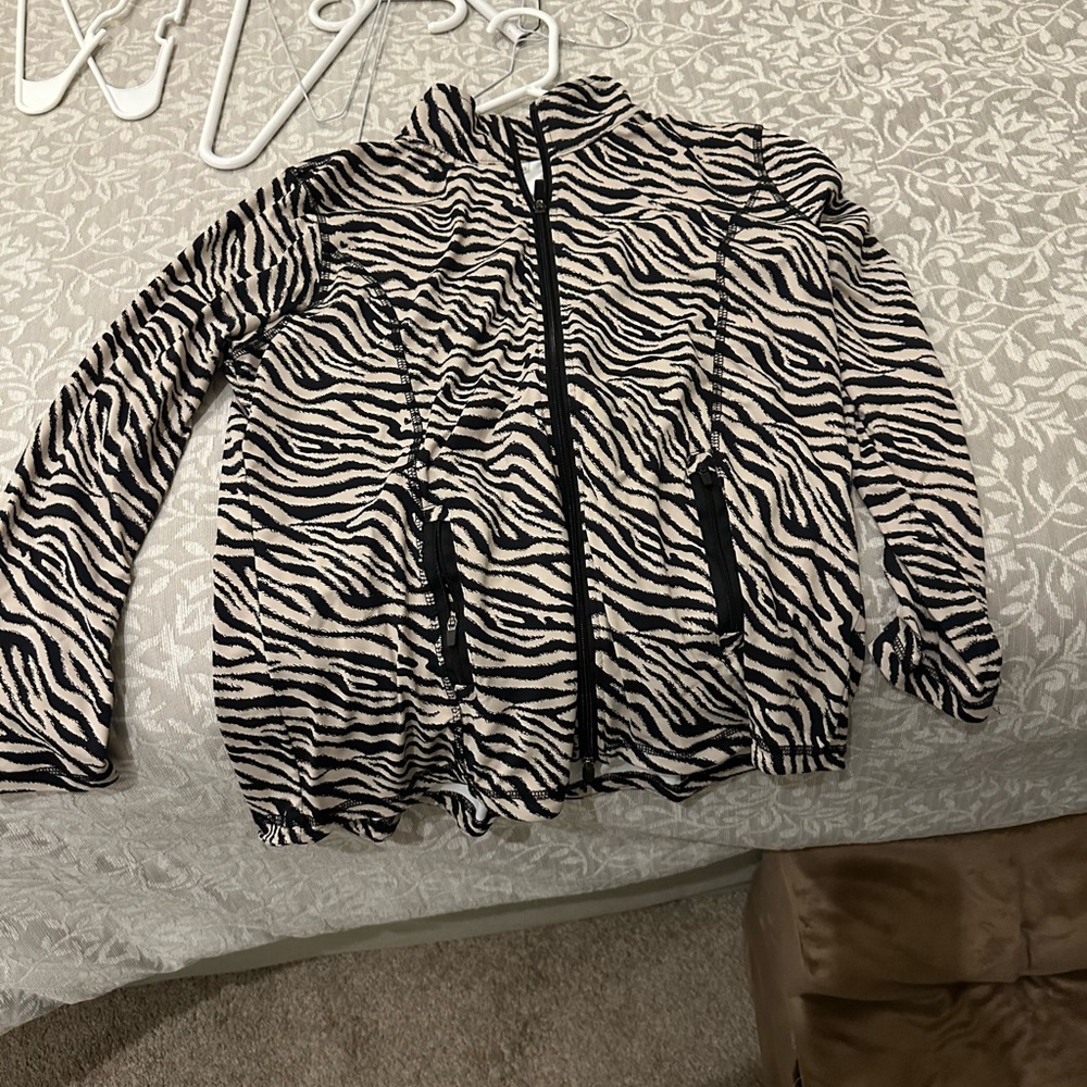 Zipper front Lulu b extra large jacket. In Excellent condition and looks lovely.